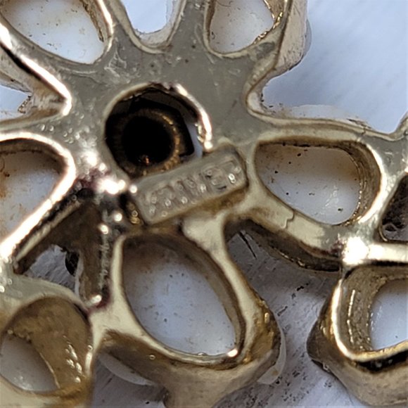 Kramer Circle Flower Pin Brooch Rhinestones - Picture 7 of 7